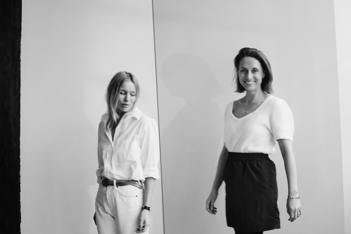 Portræt af Mette Bonavent og Malene Bech-Pedersen, ejerne af Tonen Agency, specialister i interiør og graphic design. Fotograferet af Gyrithe Lemche.